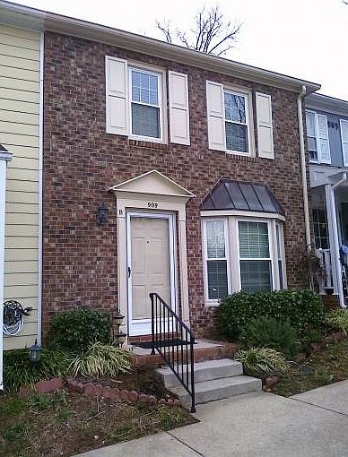 1st image of 909 B Shelby Dr