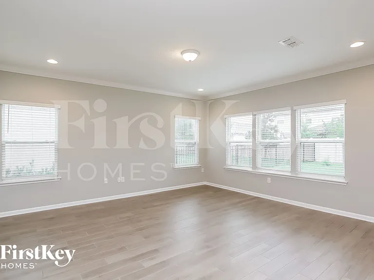 3918 Heatherbrook Pl — Photo 2