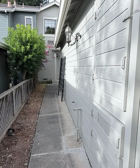 Front Sideyard