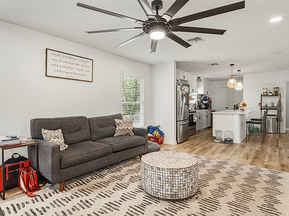 3rd image of 3921 Maple Ave