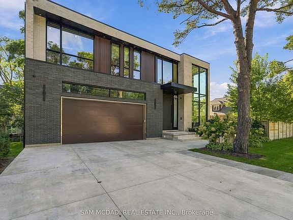 2nd image of 112 Elton Park Rd