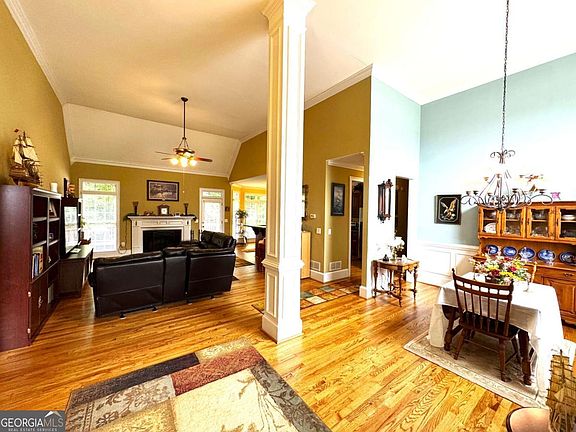 2nd image of 390 Lakeland Dr