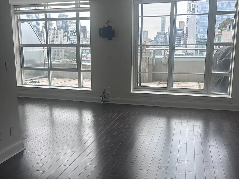 438 Richmond St W #1208 — Photo 4