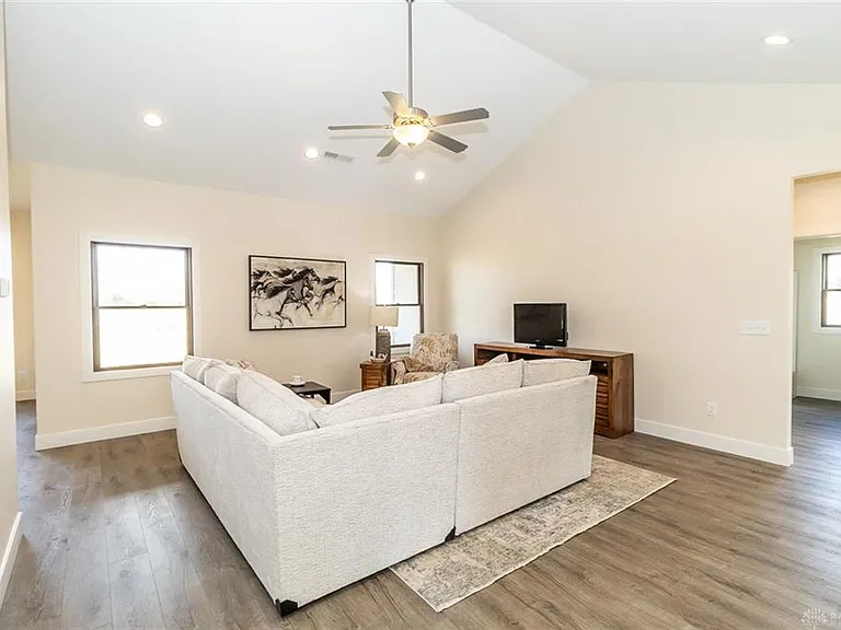 1025 Baker Rd — Photo 8