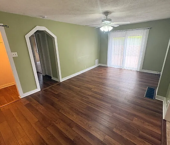 3053 N Valley Pike — Photo 3