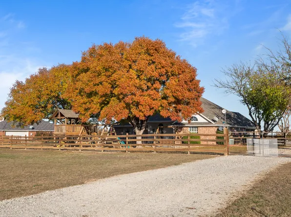 8143 Crestview Rd, Sanger, TX 76266