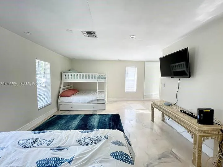 416 N Rainbow Dr — Photo 8