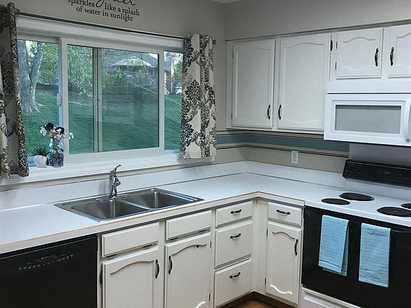 4th image of 805 Crest Dr