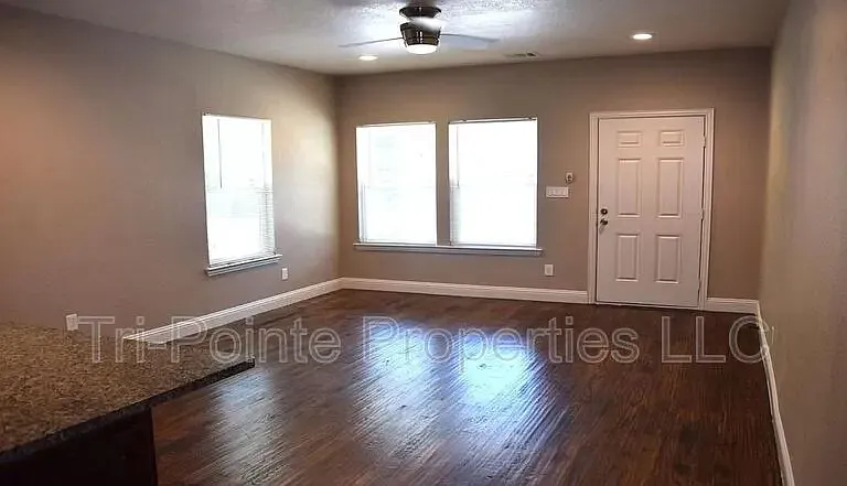 1202 Lowe St — Photo 3