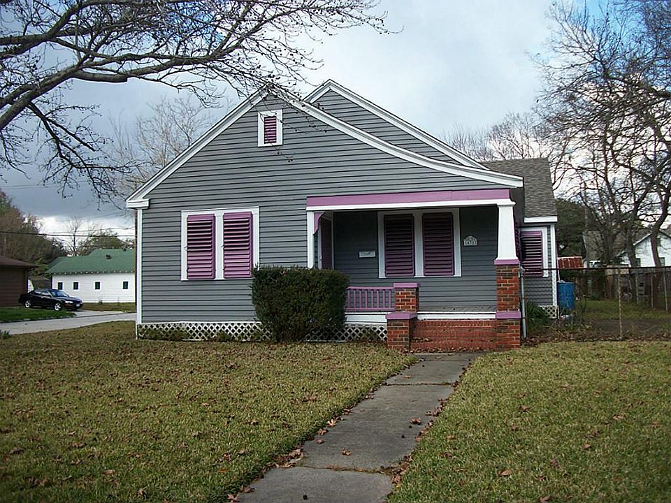 1st image of 432 10th Ave N