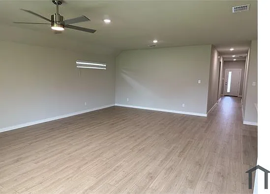 4 bed, 2131 sqft, $2,350 — Photo 3