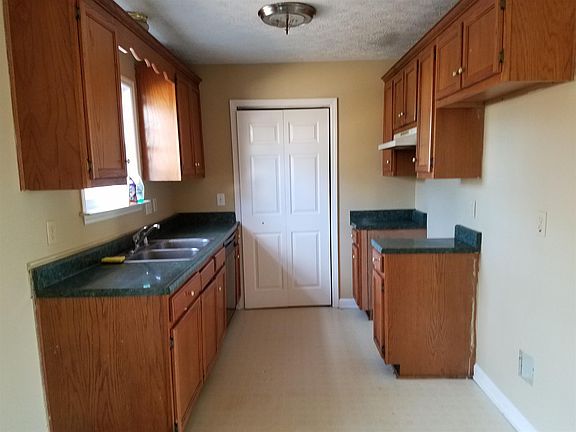 2nd image of 613 Forest Park Ct
