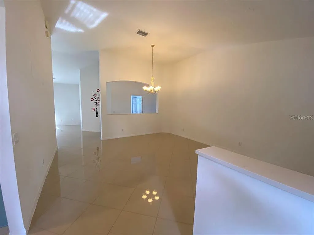 4 bed, 3.0 bath, 2220 sqft, $2,500 — Photo 4