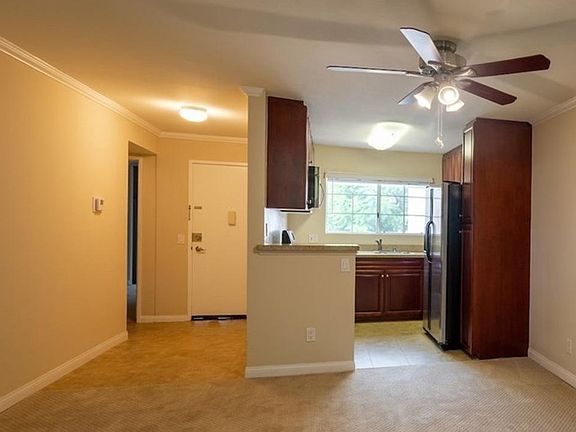 4th image of 5510 Owensmouth Ave APT 330