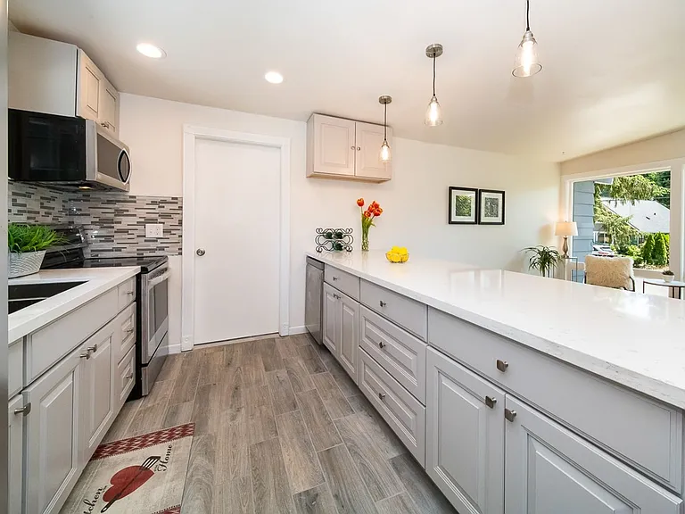 15618 NE 1st Pl — Photo 11