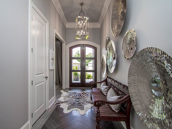 Entrance with 12 ft entry