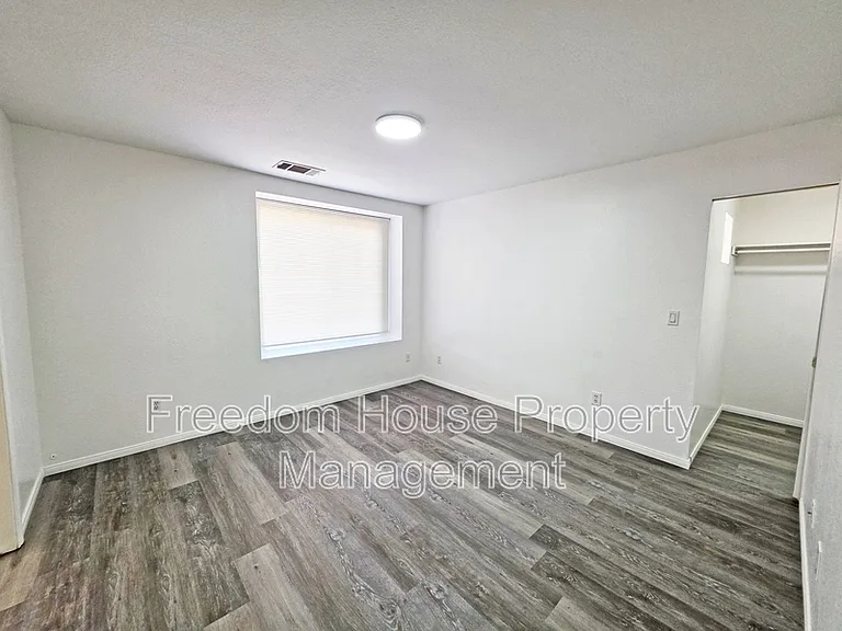 670 Bourbon St #2 — Photo 30