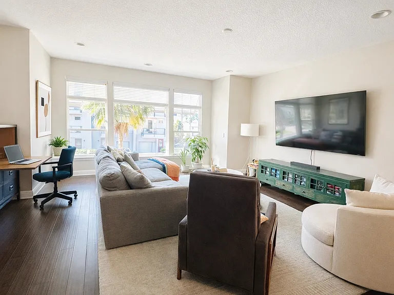 3229 W Horatio St — Photo 3