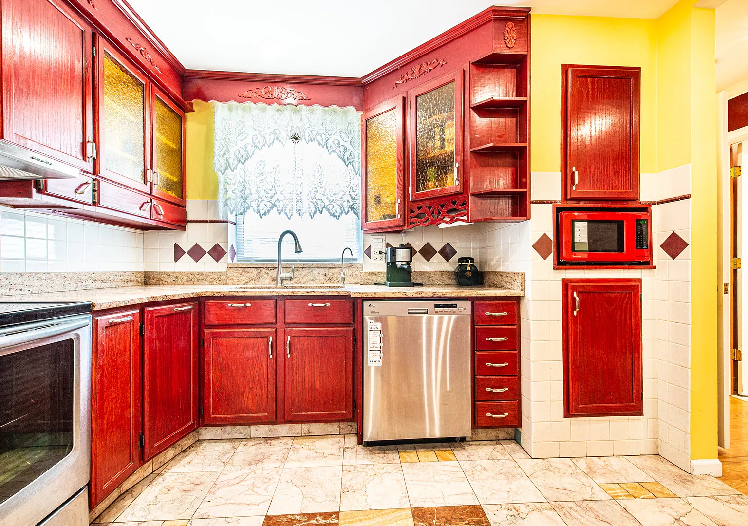 3 bed, 2.0 bath, 1214 sqft, $3,000 — Photo 3