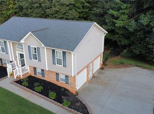 127 Stone Bridge Rd, Mount Airy, NC 27030