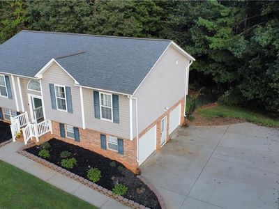 127 Stone Bridge Rd, Mount Airy, NC, 27030