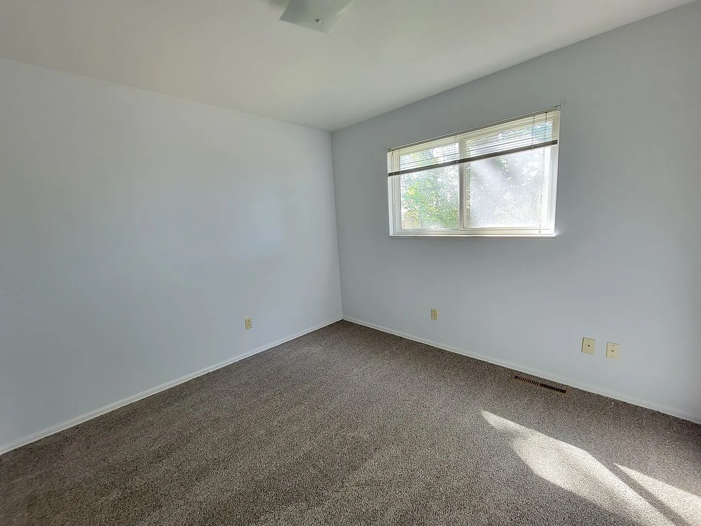 4075 Harbor Place — Photo 2