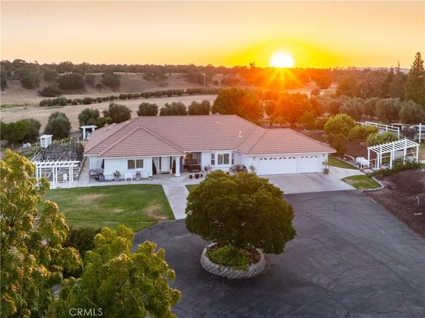 5570 Rancho La Loma Linda Dr, Paso Robles, CA 93446