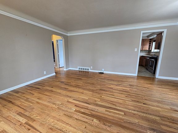5th image of 1371 Broadacre Ave