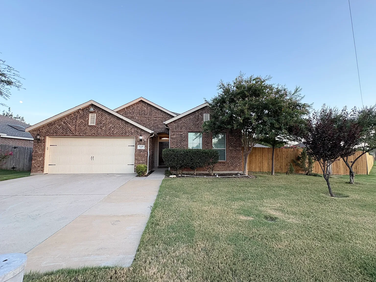 3 bed, 1363 sqft, $2,100 — Photo 2
