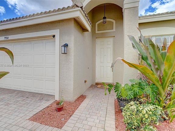 3rd image of 7914 Jewelwood Dr