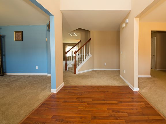 5th image of 204 Hearthwood Dr
