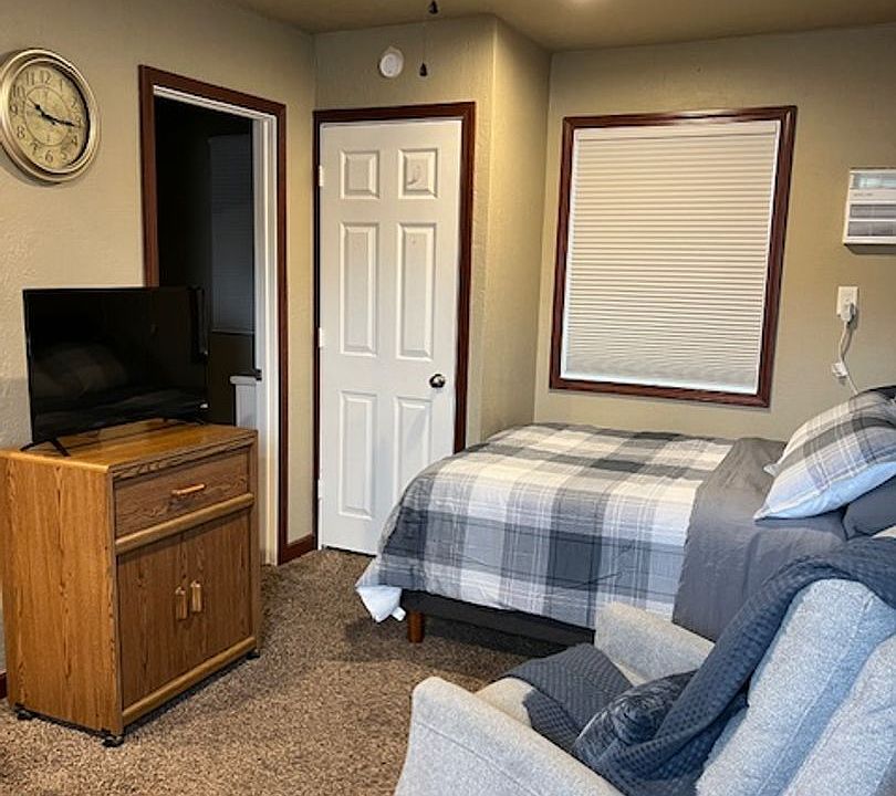 1st image of 2316 E Broadway Ave #14