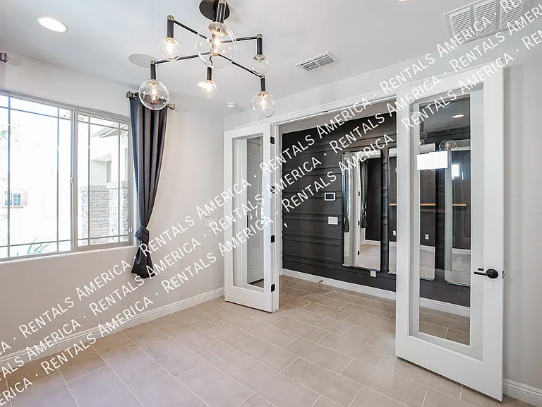 8817 W Luke Ave — Photo 6