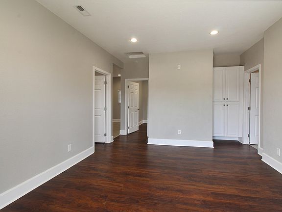 3rd image of 3211 Marion Dr