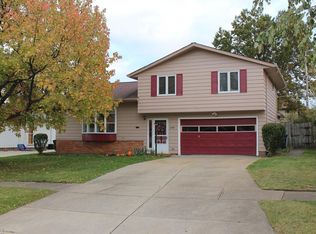 2725 Friar Dr, Parma, OH