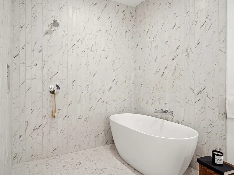 Shoootin-2-TheLindley-Penthouse-Bathroom-1