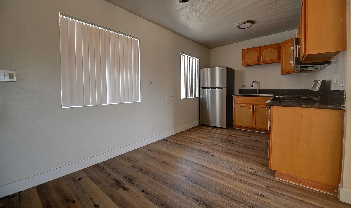 Building Photo - 709A