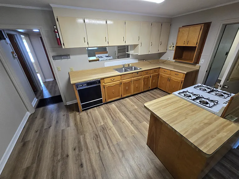 131 Hedstrom Dr — Photo 5