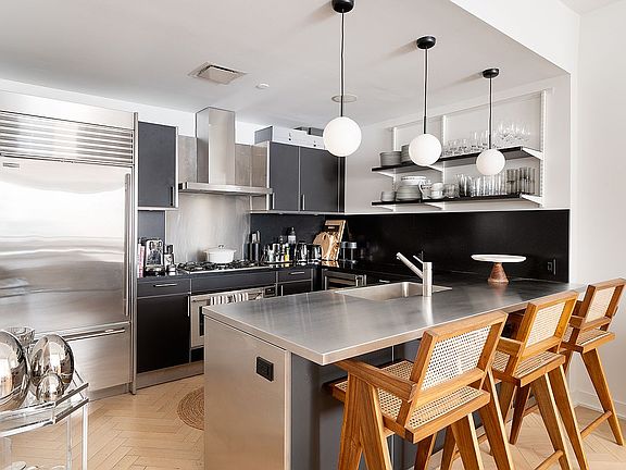 4th image of 330 Spring St APT 5C