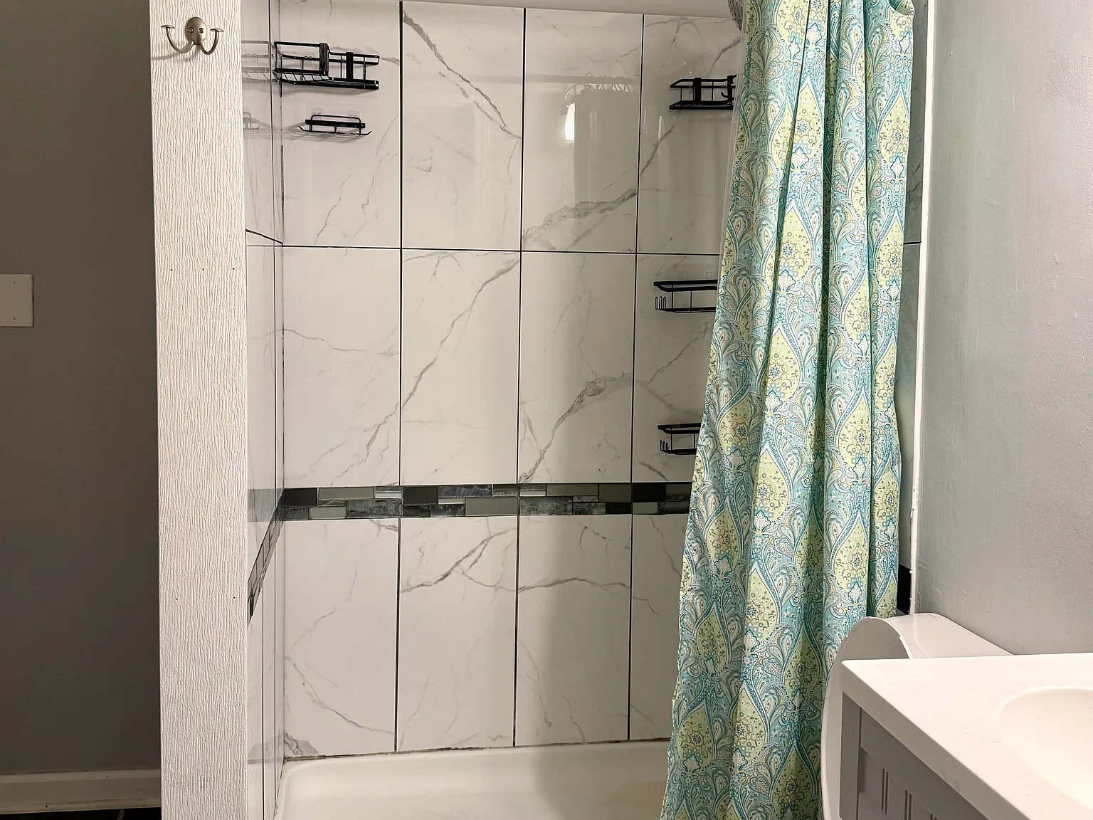 4 bed, 1400 sqft, $6,400 — Photo 3