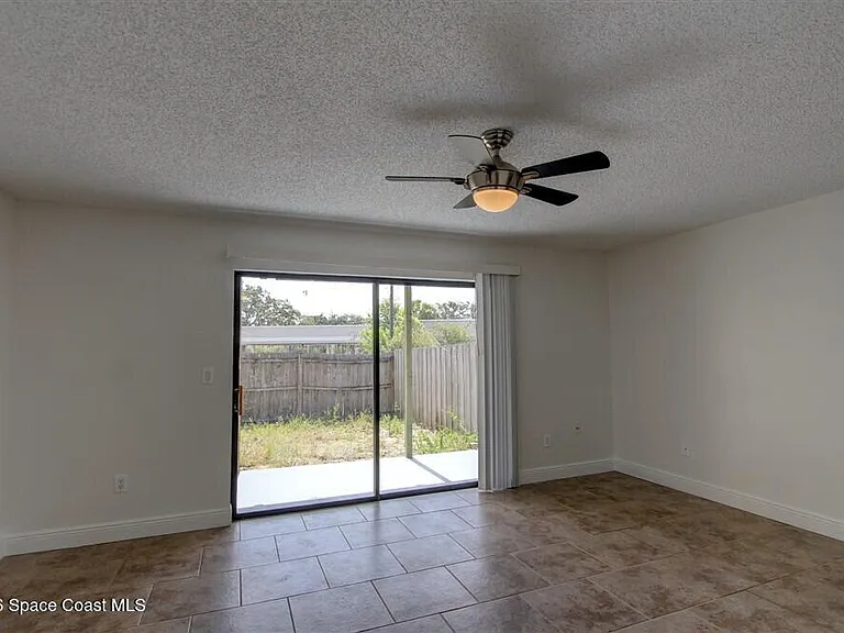 283 E Towne Pl — Photo 9