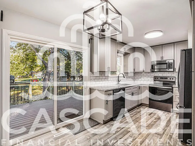 300 SE Circleview Dr — Photo 5