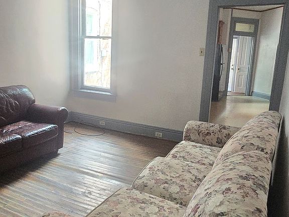 4th image of 228 W Jackson St