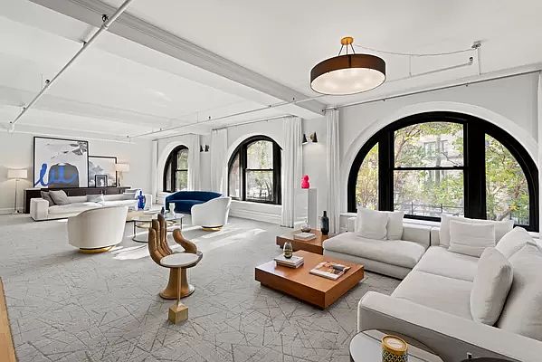 1st image of 260 W Broadway #2DEF-3E