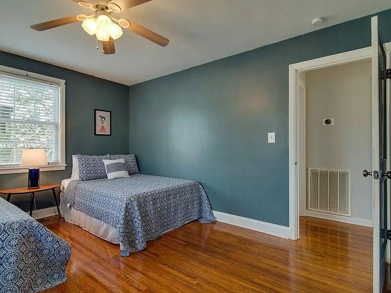 1709 Sherwood Ln — Photo 11