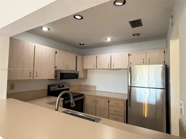 15481 SW 81st Circle Ln APT 76, Miami, FL 33193