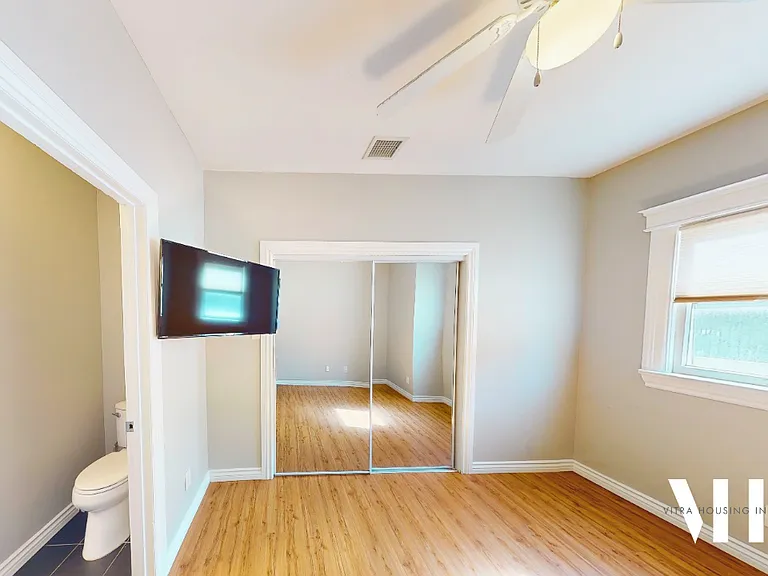 2350 Portland St — Photo 10