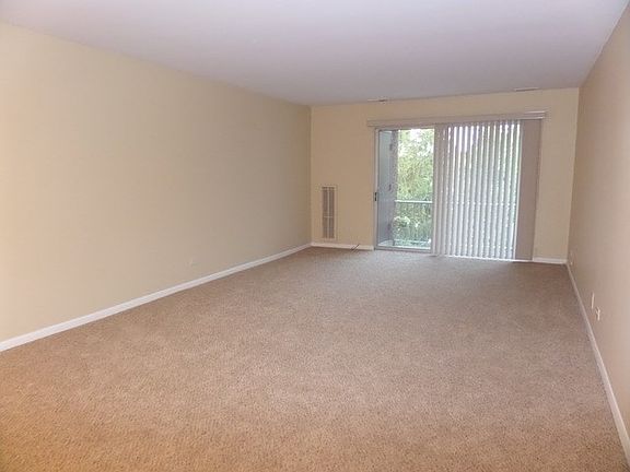 3rd image of 909 E Kenilworth Ave Unit 301