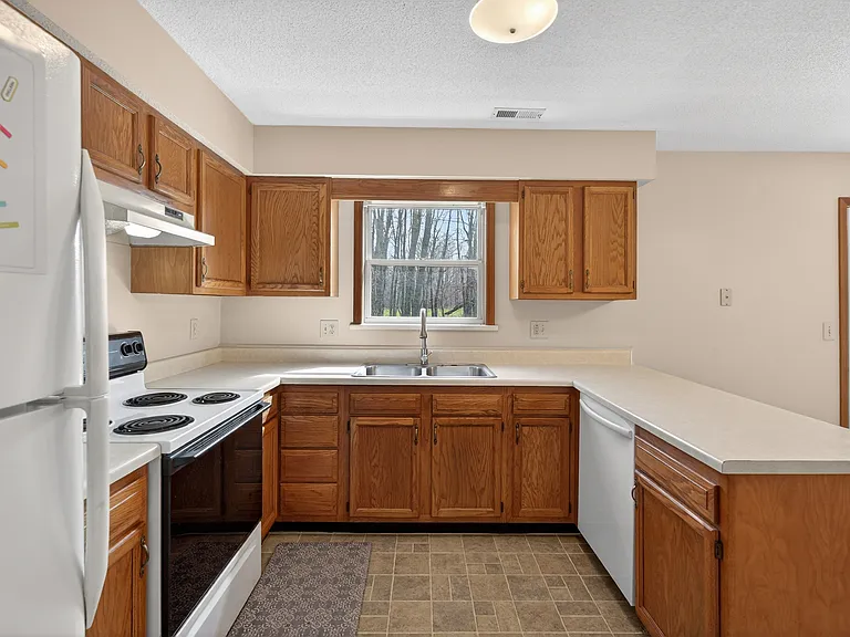 504 Seagraves Ave — Photo 5