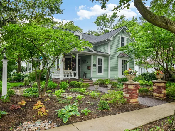 810 Dow Ave, Geneva, IL 60134
